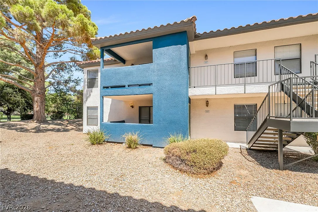 2 bed, 2.0 bath, 927 sqft, $1,250 — Photo 1
