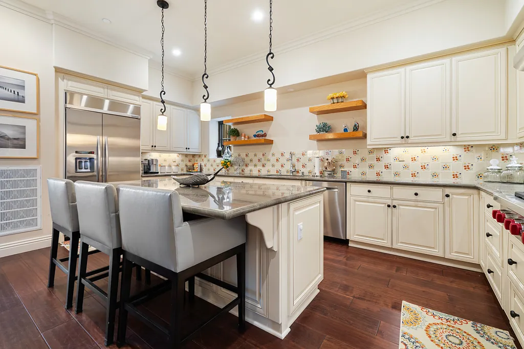 3 bed, 3.5 bath, 2887 sqft, $12,500 — Photo 3