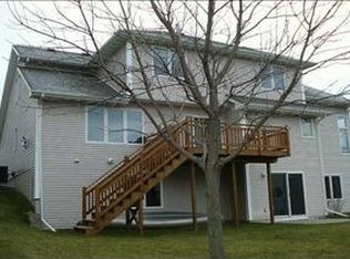 7062 Lynwood Ct, Johnston, IA 50131