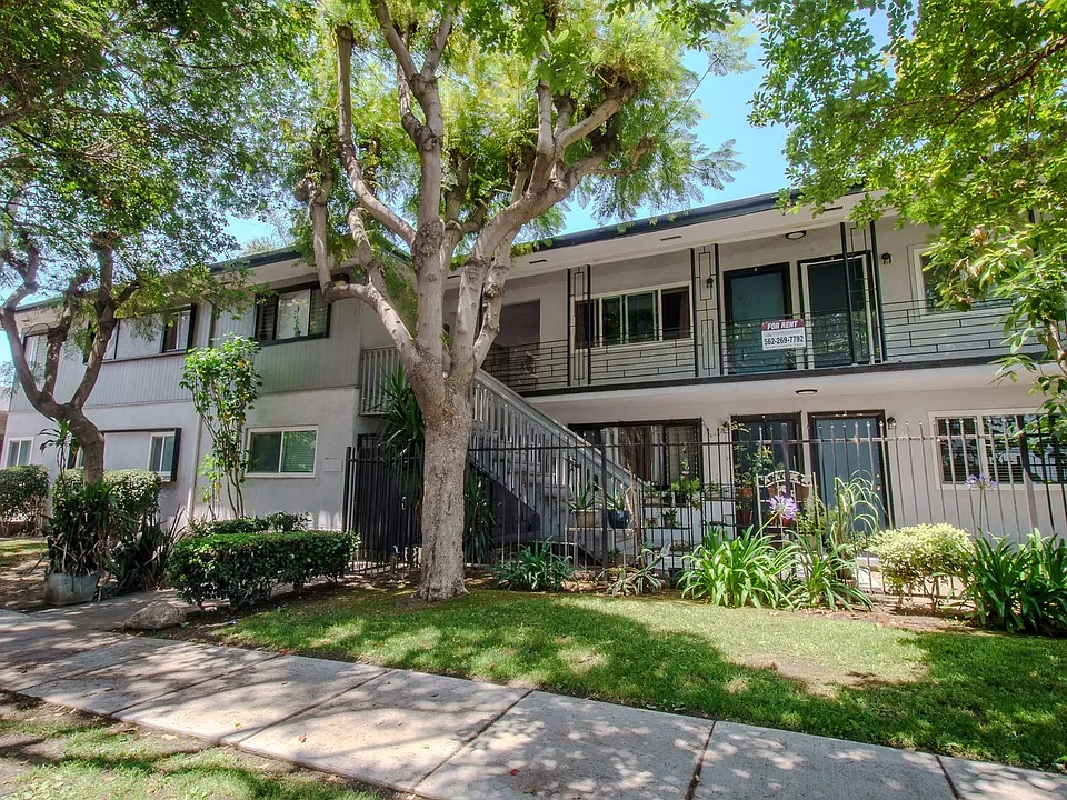 405 W 10th St