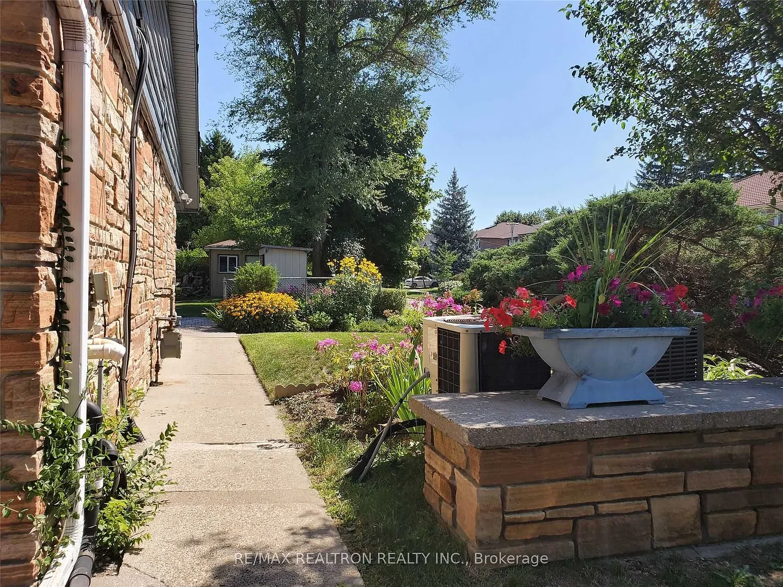 3 bed, $2,700 — Photo 2