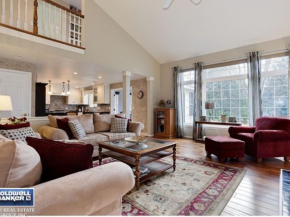 Wood flrs, huge windows