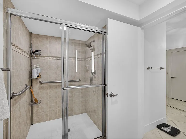 611 Brackenwood Cv — Photo 23