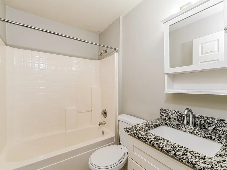 3213 SE Santa Barbara Pl — Photo 15