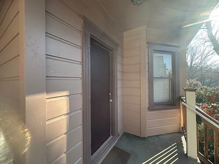 1409 1/2 E St — Photo 24