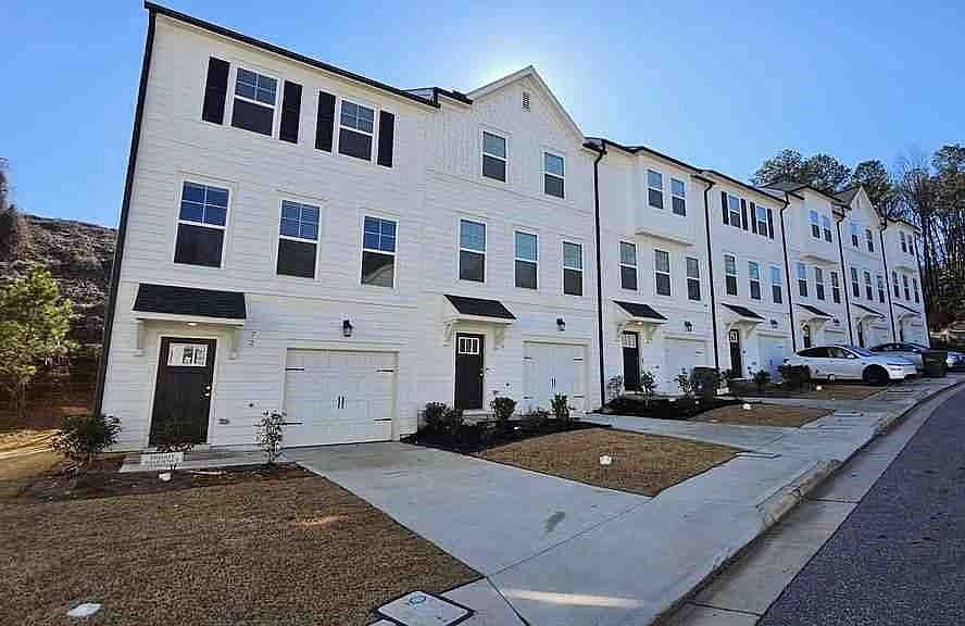 1st image of 72 Brook Way SW