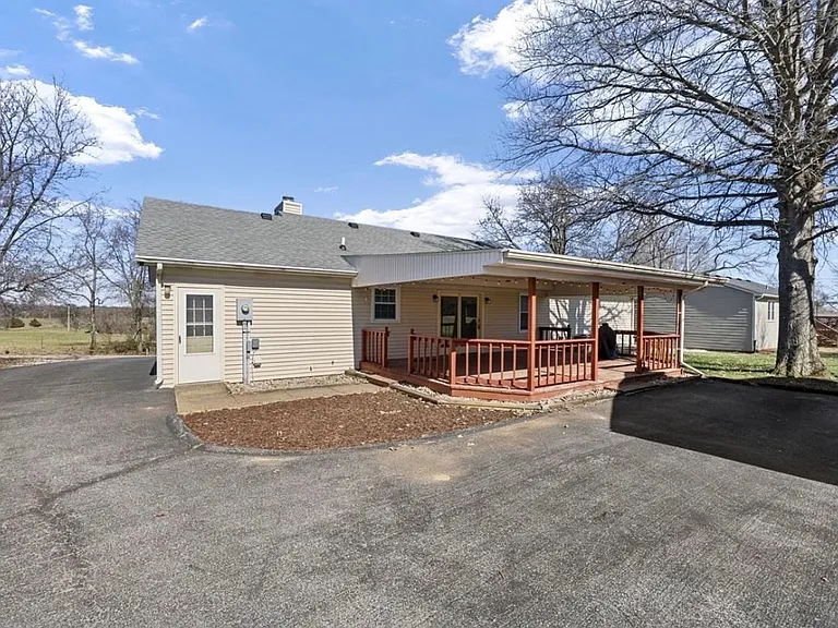 729 Collett Rd — Photo 2
