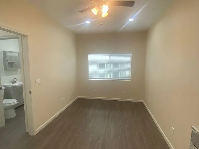 1431 Cedar Ave — Photo 11