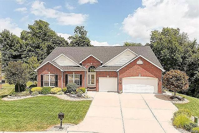 1st image of 245 Fountain Dr