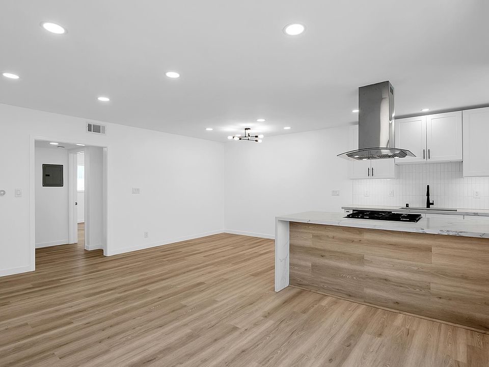 1st image of 1021 N Genesee Ave APT 7