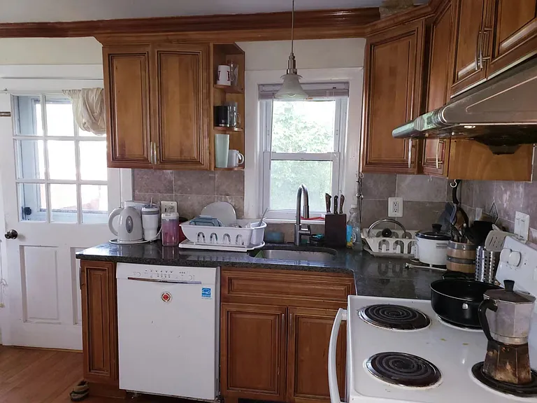 8 Denns Pl — Photo 32