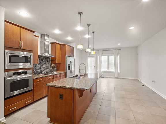 3rd image of 20728 Exchange St