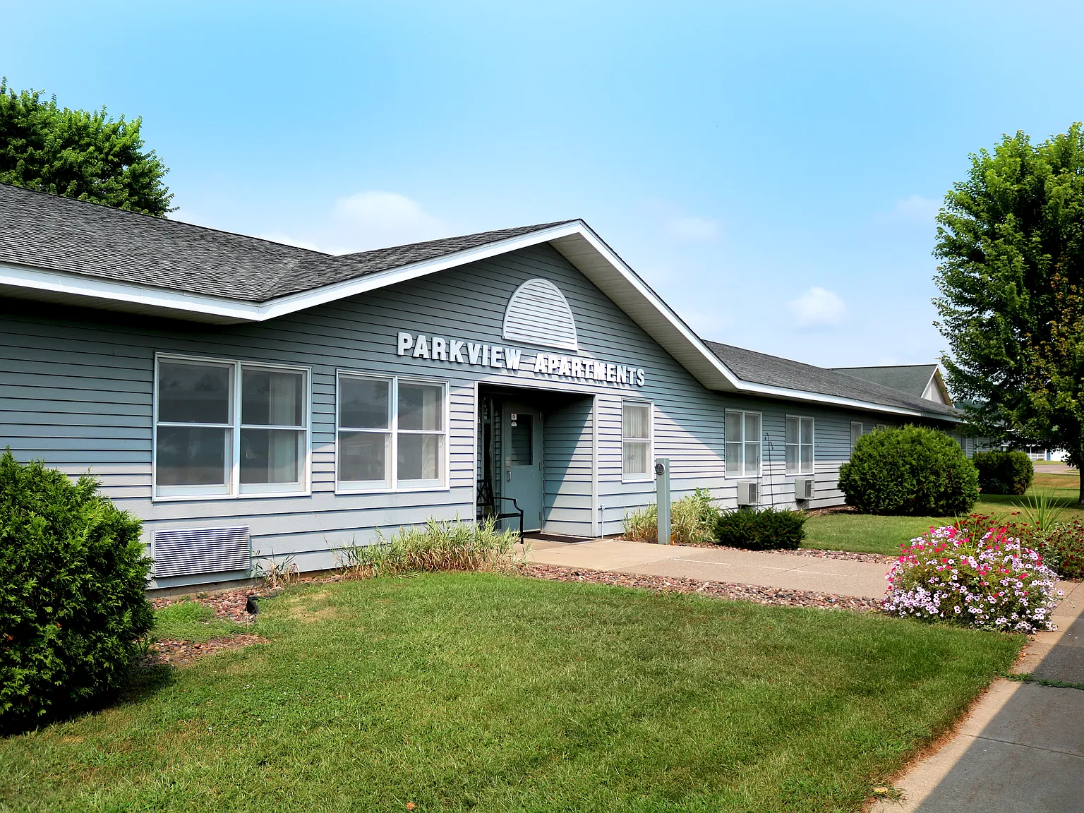 Parkview Apartments — Photo 1