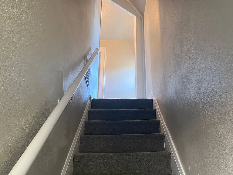 215 7th Ave NE — Photo 5
