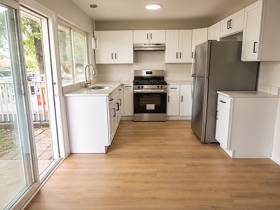 5th image of 419 Standish Ct