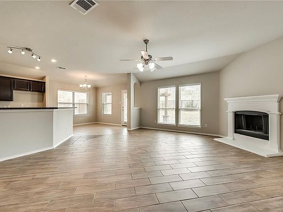 4th image of 2813 Pecan Grove Dr