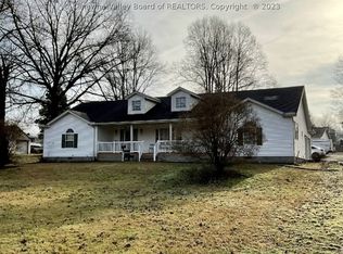 1551 Strawberry Rd, Saint Albans, WV 25177