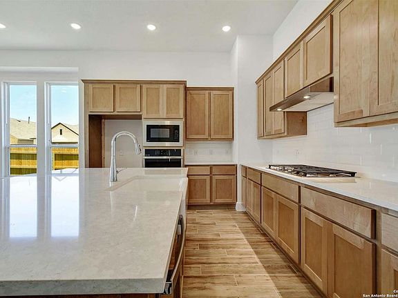 3rd image of 2904 Edinburgh Park