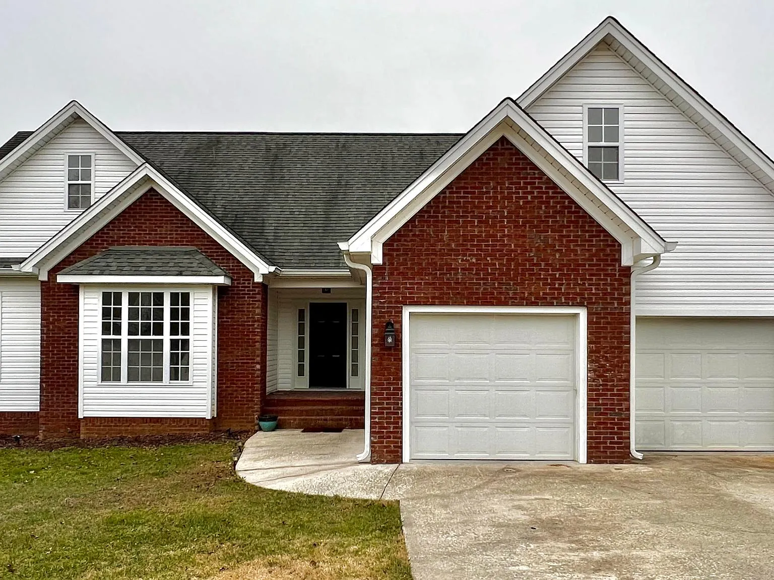 4 bed, 1943 sqft, $2,750 — Photo 1