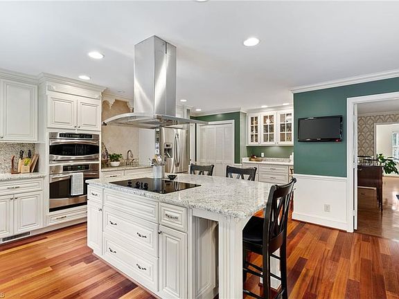 5th image of 213 Mistletoe Dr