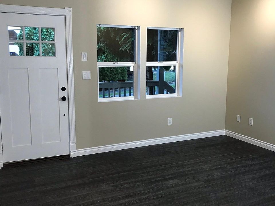 livingroom - bigger in person. 10 ft ceilings