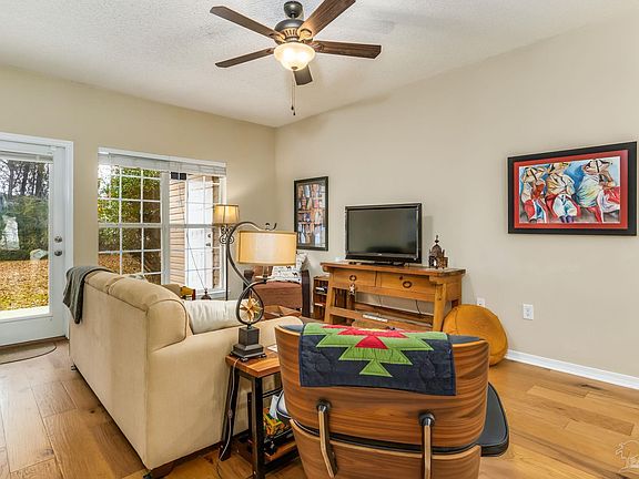 3rd image of 7101 Joy St APT E1