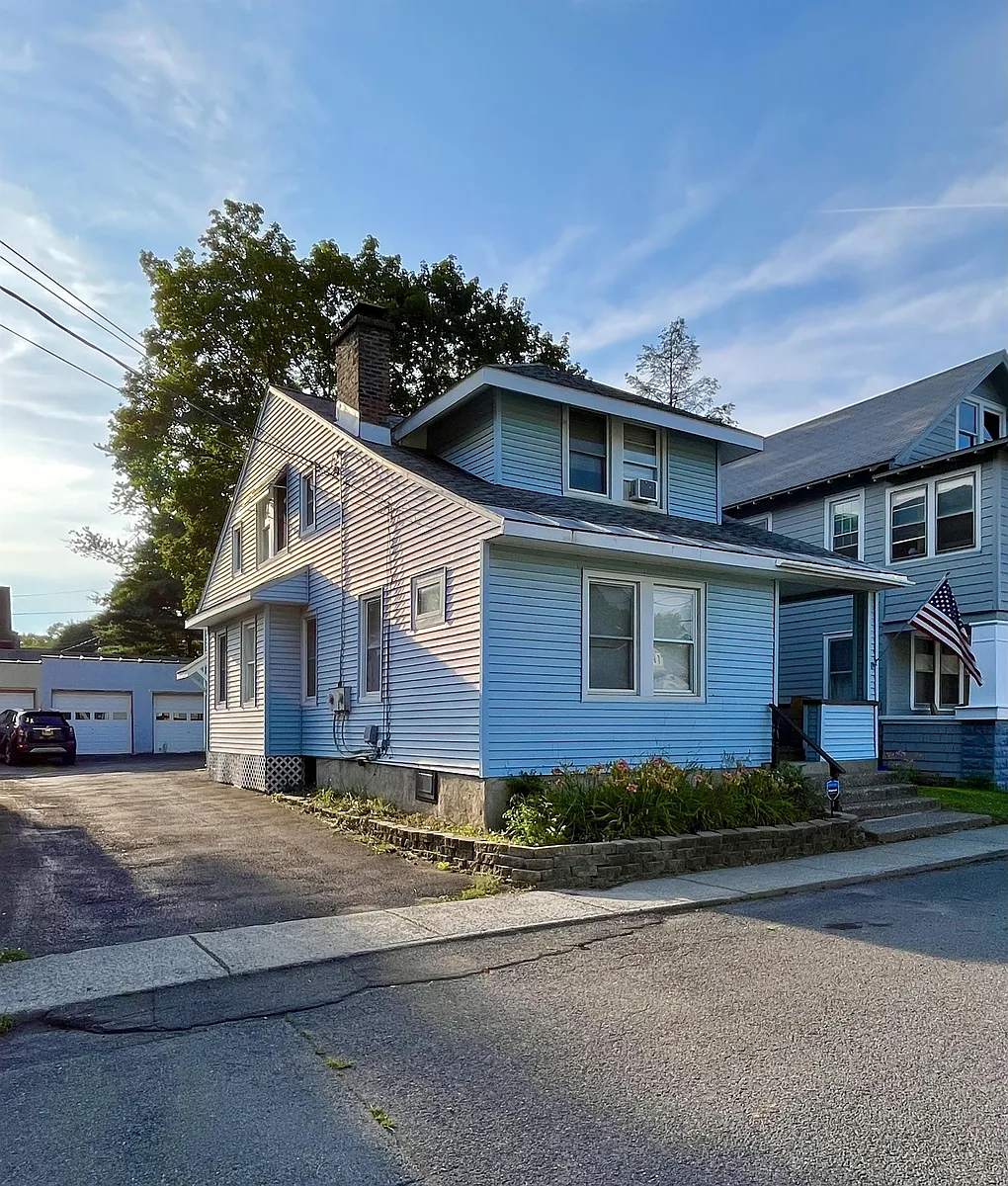 Building Photo - 1823 8th St #1