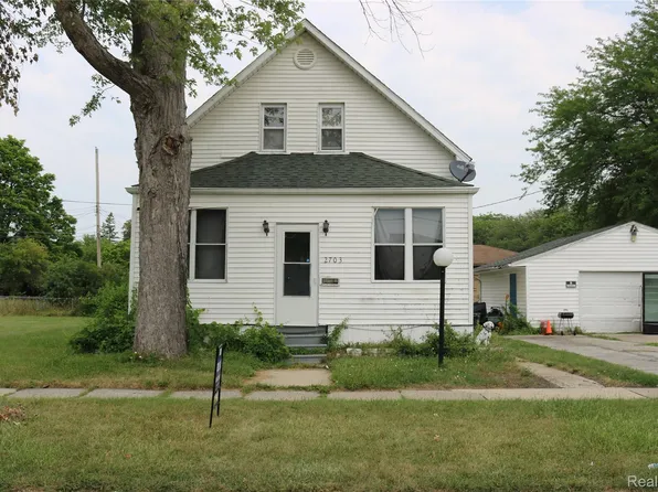 2703 Narloch St, Saginaw, MI 48601