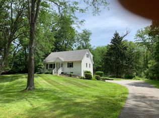 16 Old Post Rd, Staatsburg, NY 12580