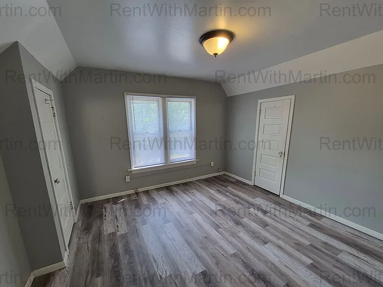 343 Albany St — Photo 12