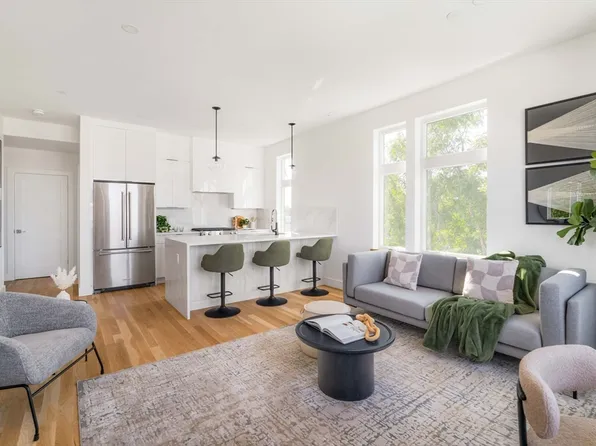 28 South St #205, Somerville, MA 02143