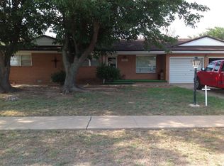 809 W Virginia St, Floydada, TX 79235