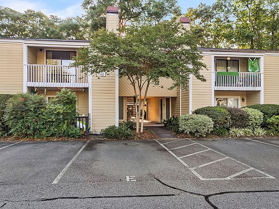 2nd image of 1054 Anna Knapp Blvd APT 2E