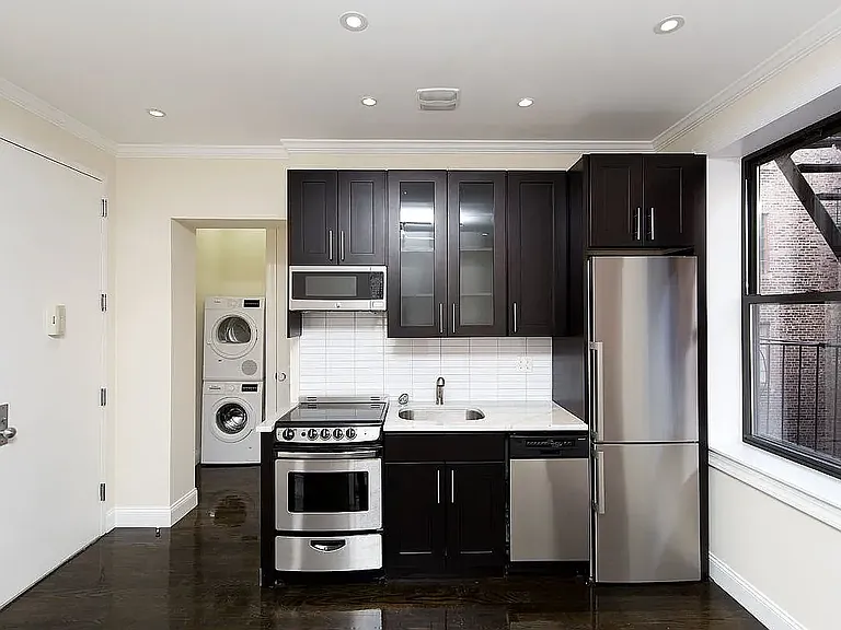 1377 Lexington Ave #3B — Photo 2
