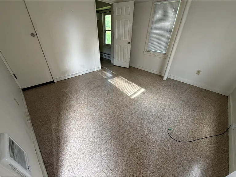 128 E Main St — Photo 6