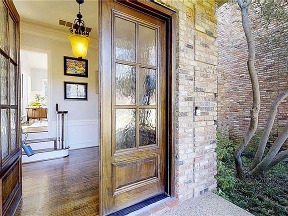 2nd image of 4304 Fannin Dr