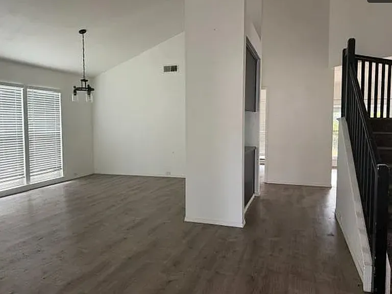 8107 Darien Cir — Photo 4