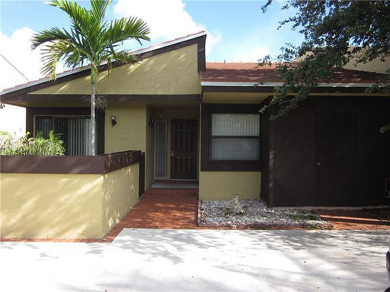 1st image of 1009 NE 204th Ln #G