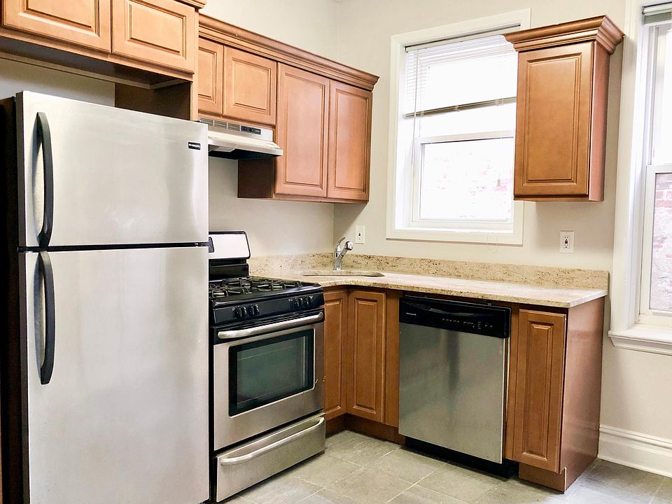 Eat-in-kitchen