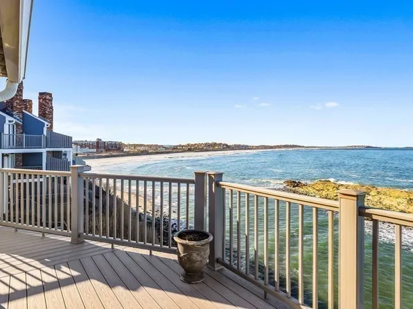 14 Oceanside Dr, Hull, MA 02045