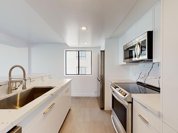 2nd image of 10535 Wilshire Blvd APT 703