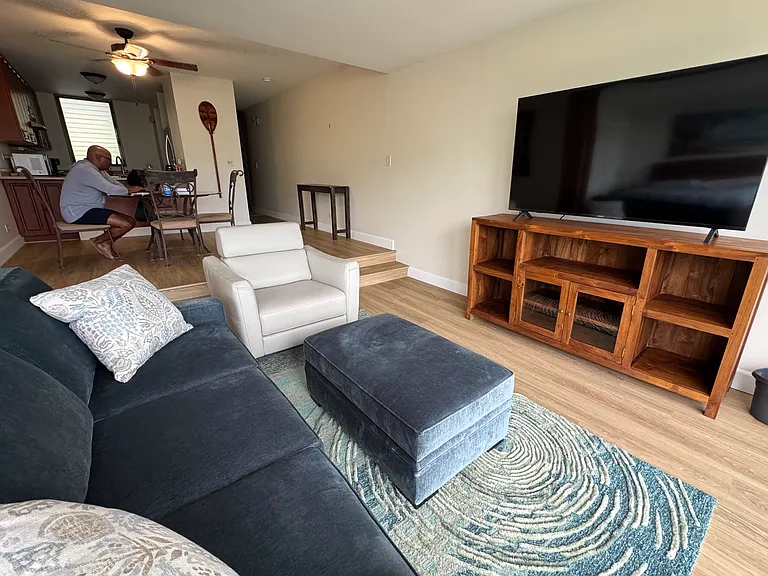 511 Hahaione St #8B — Photo 10