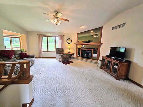 3rd image of 6090 Chatsworth Dr