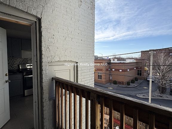 3rd image of 4027 1/2 W Melrose St #2E