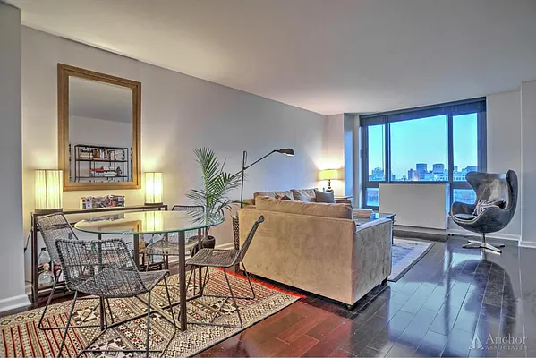 Rented by Anchor Associates | media 26