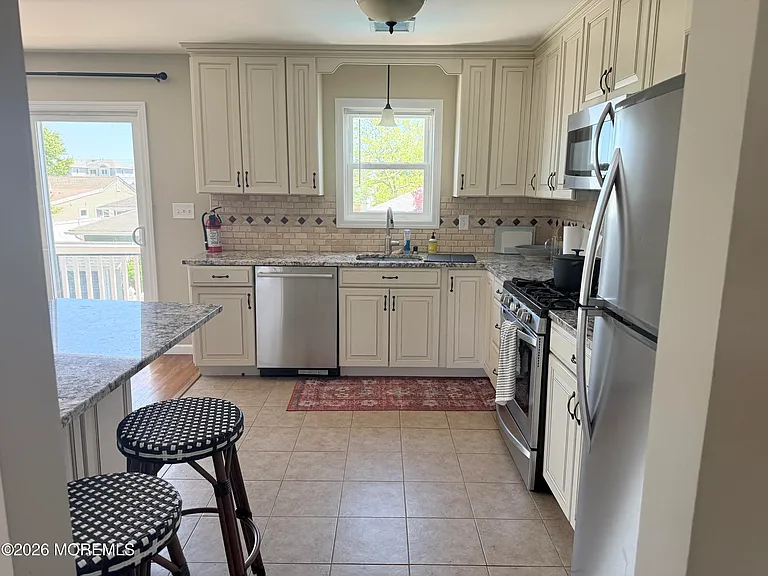 116 Cornell Ave — Photo 4