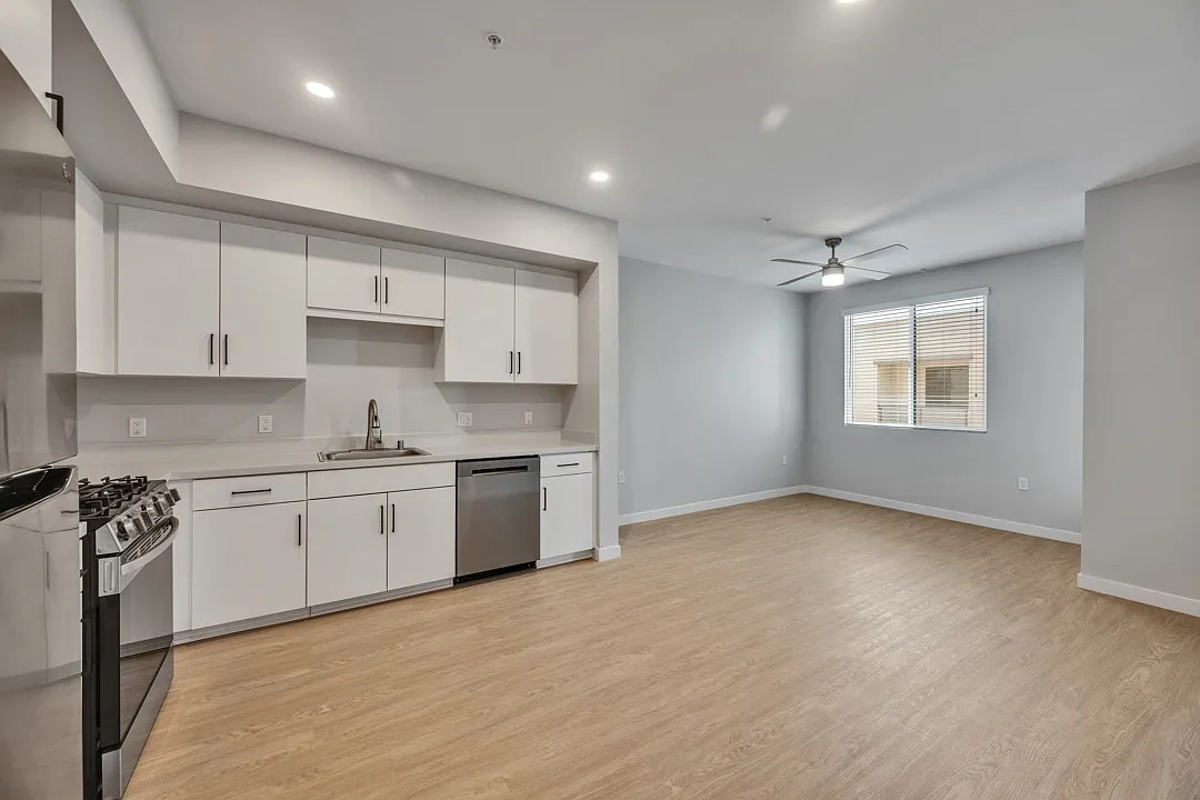 Downtown Ontario Luxury Apartments — Photo 2