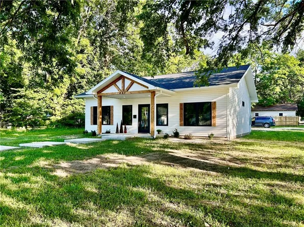 427 W Walnut St, Nevada, MO 64772