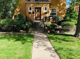 575 S Poplar Ave, Elmhurst, IL