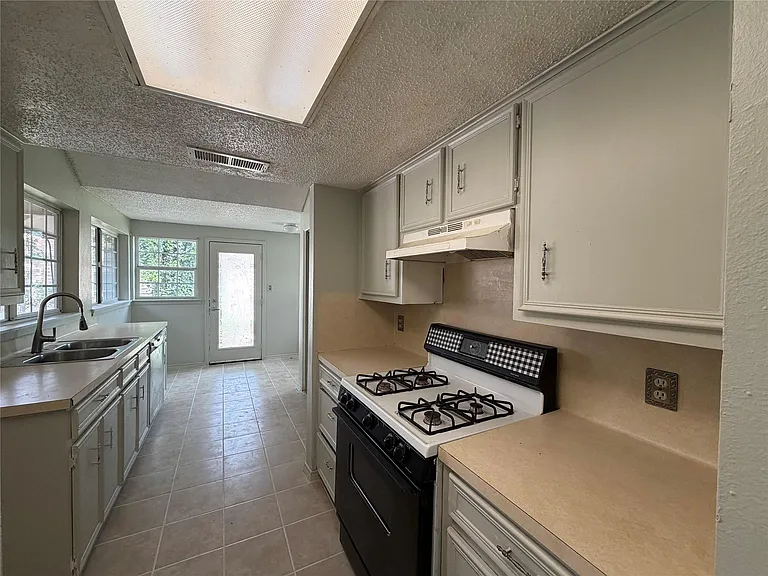 1412 Gatlinburg Dr — Photo 4